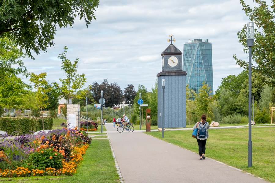 Neckarpark mit Neckartower
