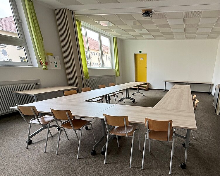 Konferenzraum mit Beamer