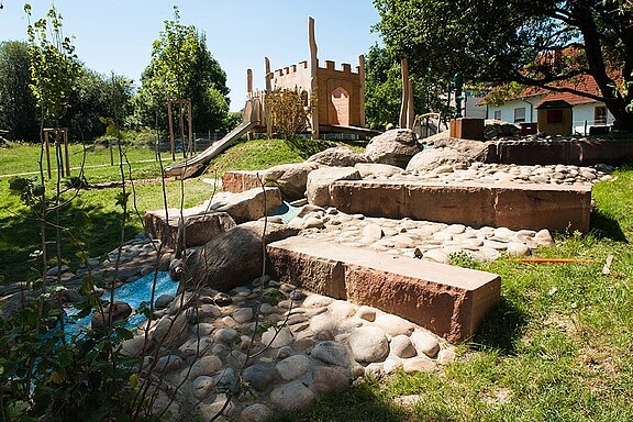 Kinderspielplatz mit Matschanlage