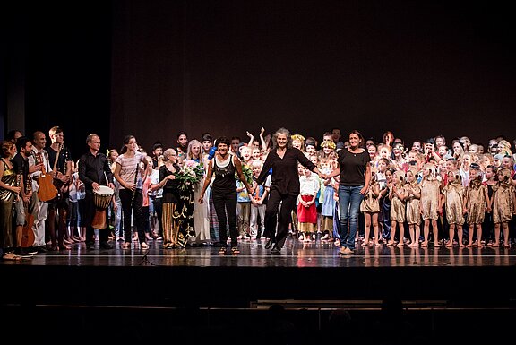 Großes Ensemble der Musikakademie auf der Bühne