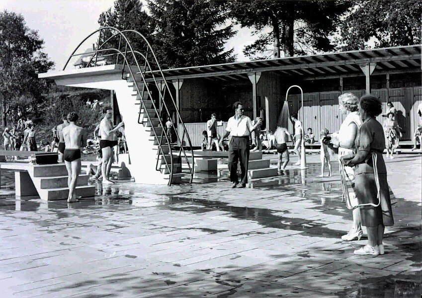 Ein Freibad für den Tourismus: Auf Initiative von Bürgermeister Häsler wurde das Tannheimer Bad gebaut, um den Fremdenverkehr in dem landwirtschaftlich geprägten Ort anzukurbeln – seinerzeit eine revolutionäre Idee.