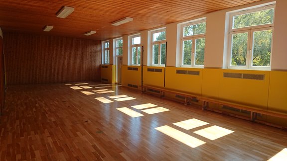 Gymnastikraum mit Parkettboden 