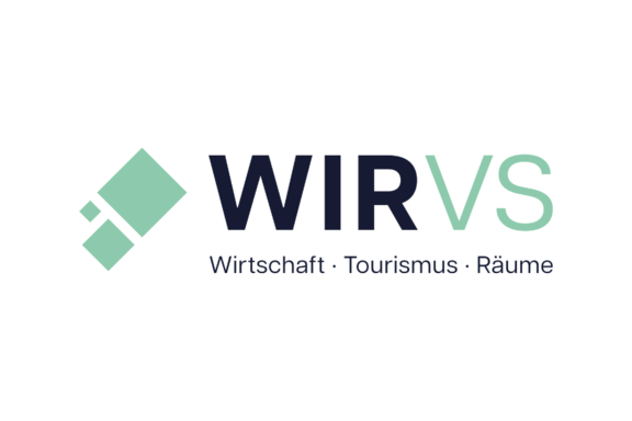 Logo von WIRVS, das für Wirtschaft, Tourismus und Räume steht. Es zeigt den Schriftzug "WIRVS" in einer modernen Schriftart mit passenden Symbolen. Die Farben sind mintgrün und dunkelblau.