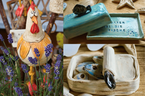 Handgefertigte Keramik: links bunte Hühnerfigur zwischen Lavendel, rechts mehrere türkise und beige Schalen mit kleinen dekorativen Fischfiguren.